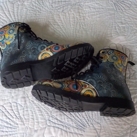 Moto UNISEX Print Boots FINAL $ - Picture 5 of 9